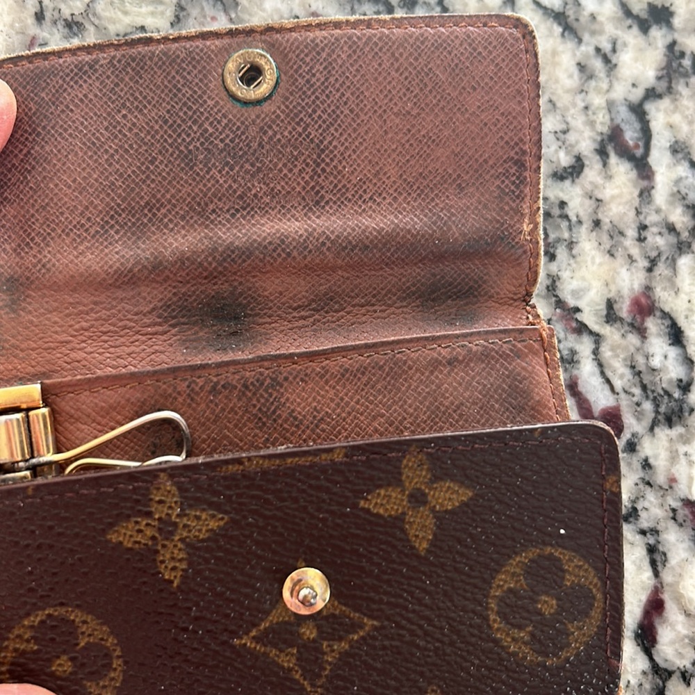 Louis Vuitton Monogram Key Case - Picture 2 of 11